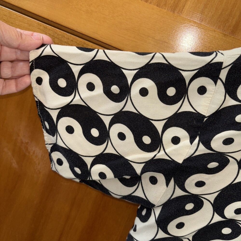 Forever 21 Shirt Women M Crop Top Skater Emo Ying Yang Button Up Short Sleeve - Picture 5 of 8